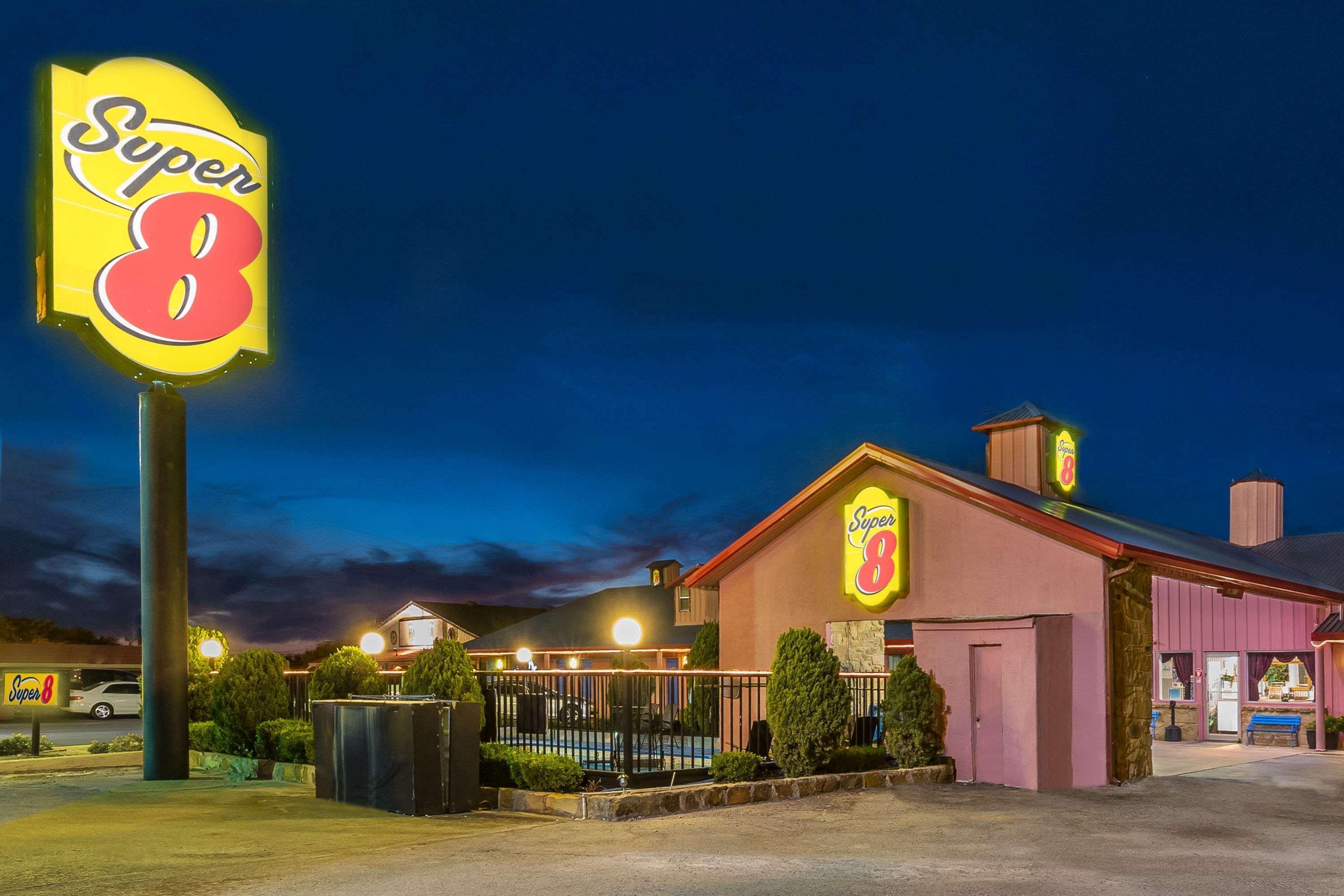 Hotel Super 8 By Wyndham Eastland Exterior foto